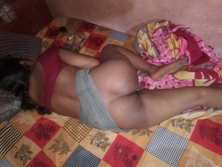 HottishDot28: De zwager ging naar de kamer en neukte de Desi-Bhabhi...
