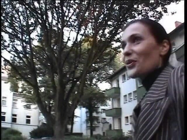 Horny Two really wet MILFs: Vintage brunetka MILF bawi swoją cipkę