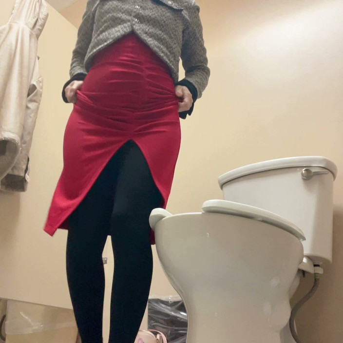 sweethanajapanese: Show Sexy Ass Wear Red Dress in Toilet Room