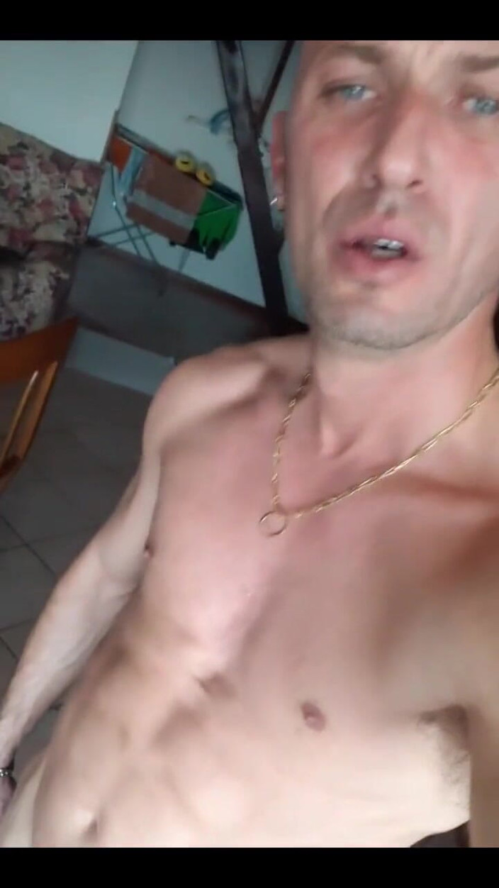 Boy jerking off: Ở nhà một mình