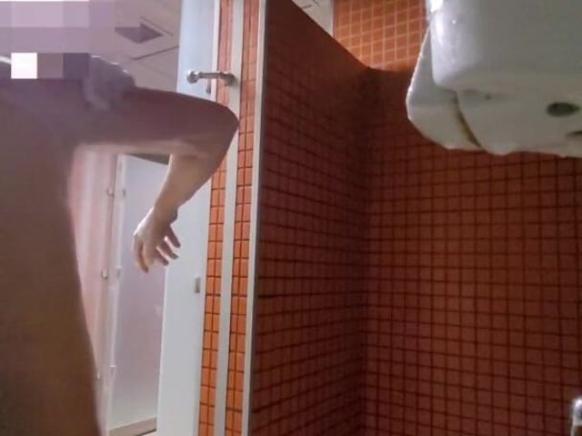 Jerk off in Gym Shower (Yellow Blue)