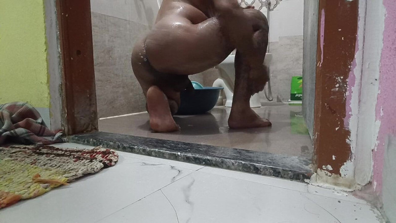 LovedSunsine1990: Teman-teman, kalian suka mandi telanjangku.