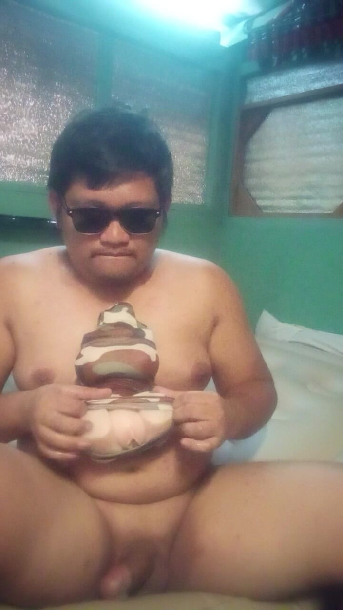 BossRaei: mere kamre ke andar eyarbed par meri guriya ko phataafat...