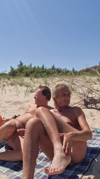 Strip-tease nudiste sur la plage, émission de sexe gigindave, petite amie transsexuelle, rencontre publique mobile 4K 20250519 p6