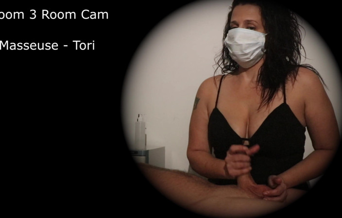 Jerky Sluts: Tori - Room Cam Handjob