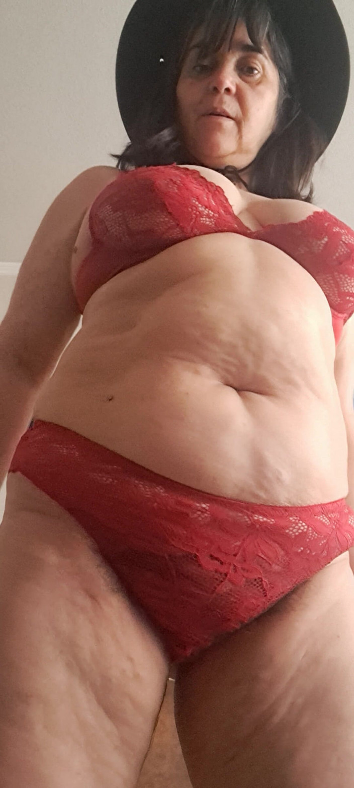 Mommy big hairy pussy: Bạn muốn xem như thế nào với đồ lót hoặc không...