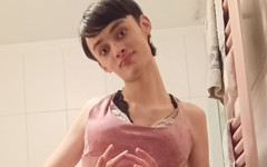 Aliciaquinn: La ragazza sexy aliciaquinn si scopa un dildo ed è arrapata