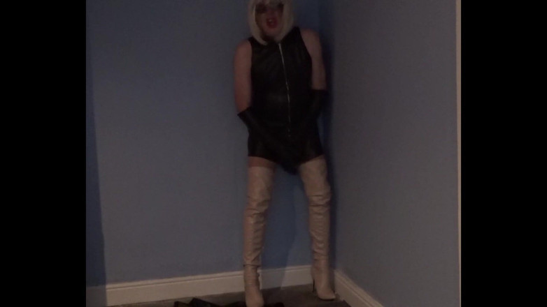 Leather Kirsten: Spelen in leer