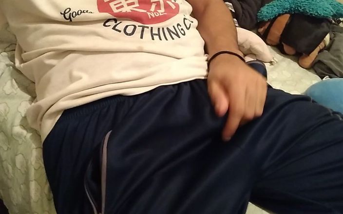 AlexAlejandro13: Na cama com tesão