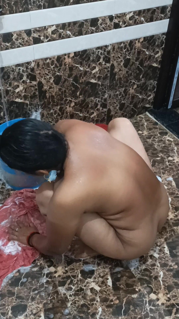 Samesarvice1987: Desi Woman Bathroom Video