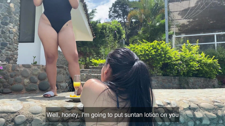 Naty Delgado: Zonnige dag bij het zwembad, mijn beste vriend trekt me...