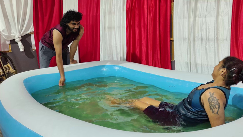 Vaigavarun45: Girl Hot Pool Bath and Boy Watching
