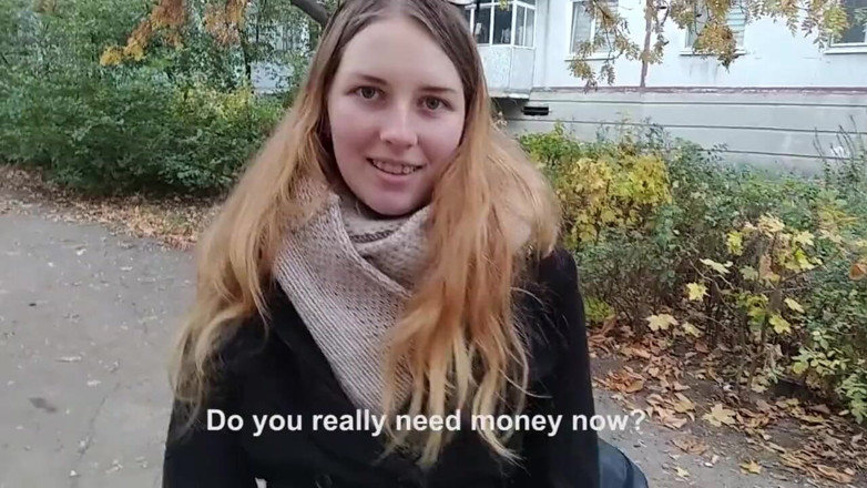 SweetAndFlow: J'ai baisé une étudiante à l'entrée