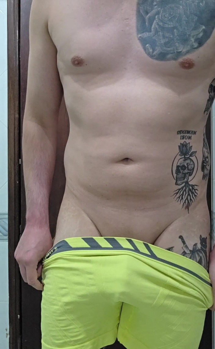 Lkdick8: Chubby popisujący się nago upadł na sieć