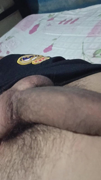 AdmHell: Minhas mãos estão cansadas de tremer meu pau grande