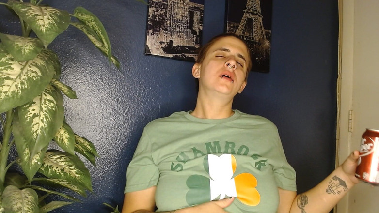 Abby Anna: Fav Soda lagi dengan keras