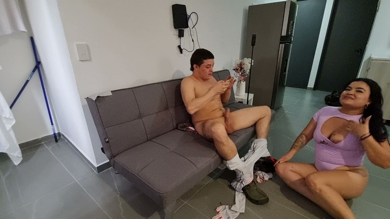 Hot Latina TV: Tôi đã làm tình với một người trả trước đầy đặn mà không...