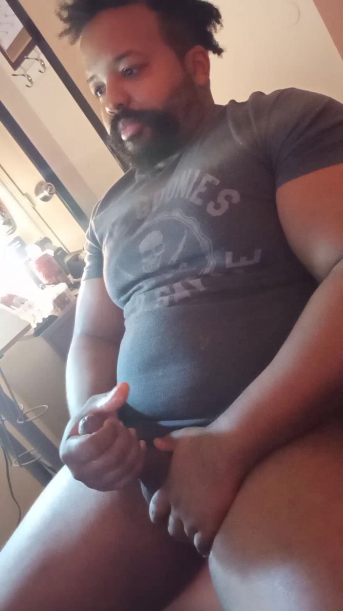 Eddie Venezuela: BBC bear cam show honění a sperma