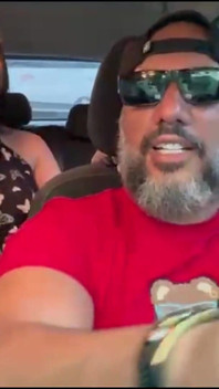 Ho chiesto all'autista dell'app Uber di scoparmi la figa al motel, gli ho dato un buon assaggio