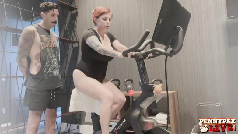 Penny Pax: Penny Pax trabajó en el gimnasio