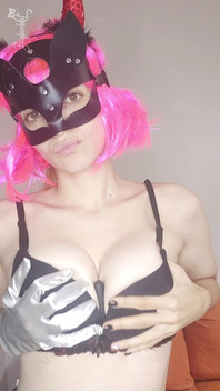 Be Tempted by My Tits and Kitty Mask as I Pleasure Myself