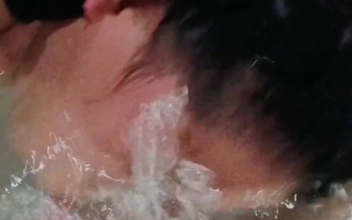 Anabel 693: Ana is gek onder water, grote geluiden worden gehoord