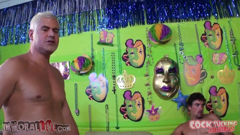 All Group Sex: Esguichos asiáticos competem para ver quem chupa e fode melhor!