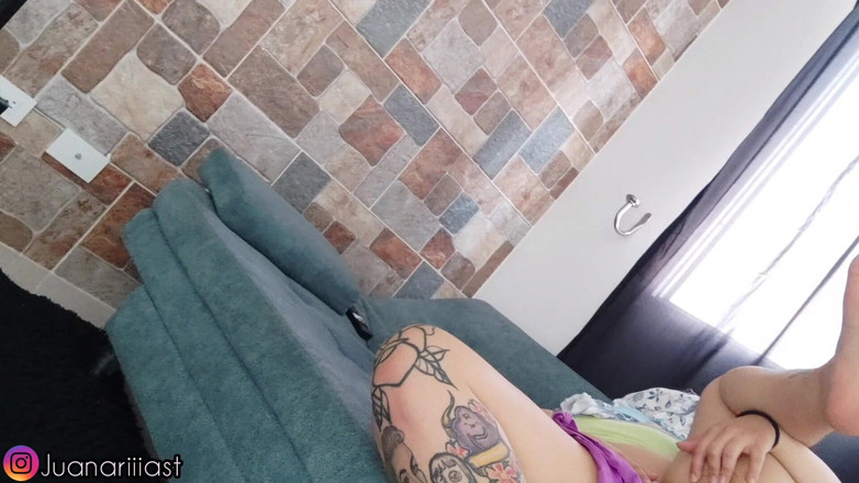 Porntner: 섹시한 크리스마스 선물을 준 계모, 이런 일이 일어났다는 걸 믿을 수 없어!