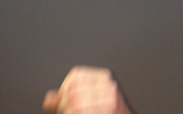 White Ukrainian Dick: Ngocok kontol kecil cowok kulit putih yang lagi malas-malas ngocok...