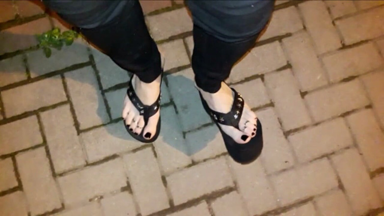 Heelex: Black Platform Thongs 1