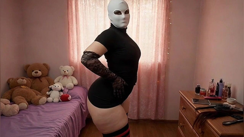Xprohibidox1: Goth mädchen mit einem dicken arsch, der sexy bewegt