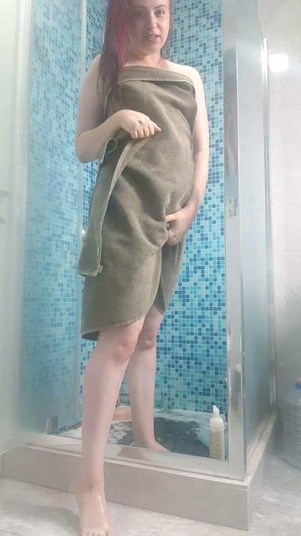 Katherine Squirt: Hot and Horny Teen Cum in Shower