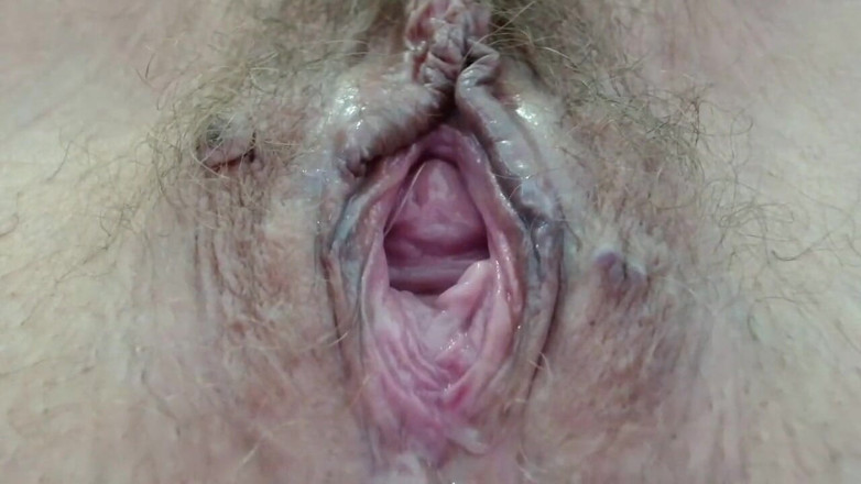 ANGELA_LADY: La MILF décide de faire de l’exercice et sa chatte...