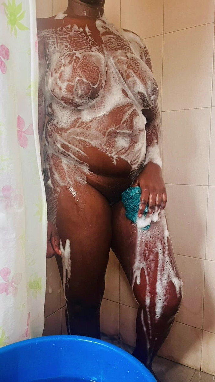 Pretty B: Šukám svoji nevinnou submisivní nevlastní sestru