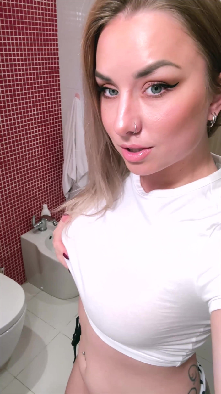 Andre Love: Masturbieren und squirten im badezimmer