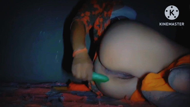 TricolorMusic3: Se masturbó sobre su salwar, desnuda para satisfacer su lujuria...