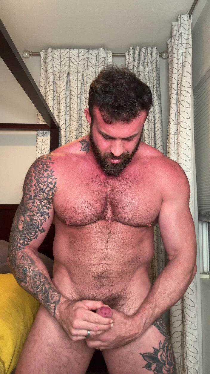 HugeAjax: Huge Cumshot From a Thick Guy