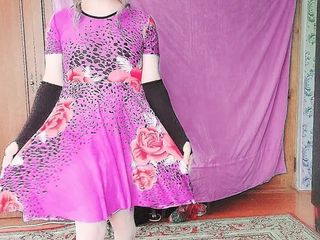 Ladyboy Kitty: Babysitter mooie femboy in driekleurige jurk heet reetmodel