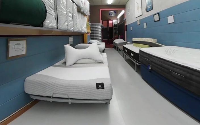 Thagson VR 360: Uwielbiam testować materace i jeść jaja.