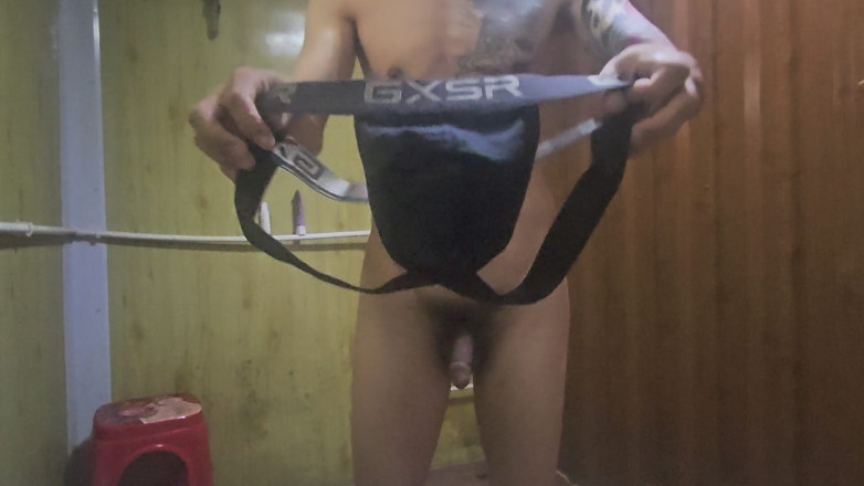 GrizzledPosition70: 洗澡后的内裤秀