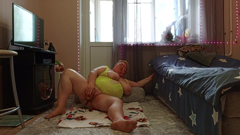 Zona901: Velká kundička a obrovská prsa macecha epizoda 2