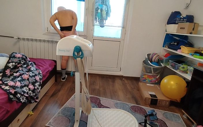 Amateur_MS: Жена делает себе массаж с вибратором в любительском видео. Волосатая киска латины, большие сиськи, большая задница.