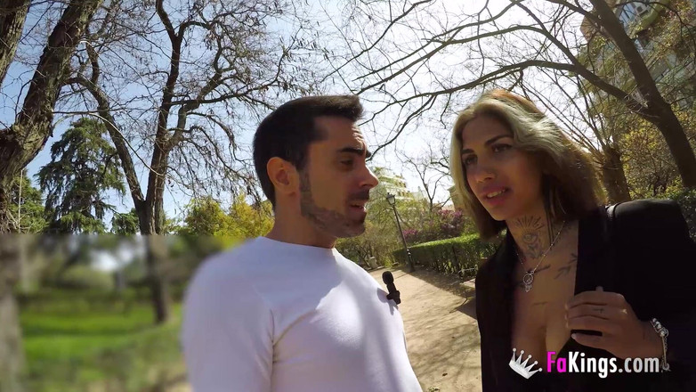 FAKings: Ekshibicjonistyczna Kobieta Zgadza Się Na Seksturystykę W Madrycie, Ruchać Się...