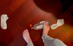 潮吹和粉碎：恋足癖视频