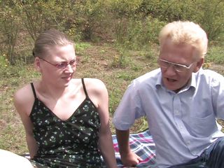 Old & Young Network: Lovely babe is pleasing an older guy&#039;s cock outdoors