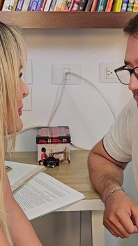 MILF(चोदने लायक मम्मी) टीचर अपने कॉलेज के छात्र को चोदती है - Monique Fuentes और Brian Evansx