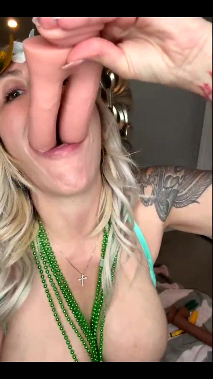 Нина Элле: Живое шоу Дня Сент-Педди