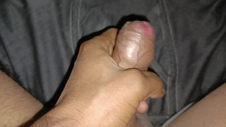 pikuviral: Bărbatul și-a scuturat penisul și s-a futut