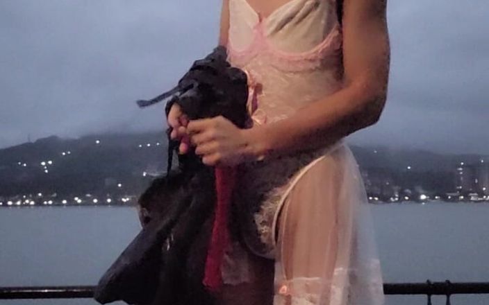NotAFuta: Esibizionista della sposa sborra in strada