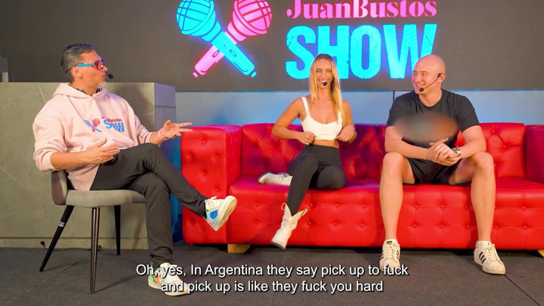JuanBustos: Argetina Babydoll jezdí na Masivním ptákovi Cofly v nočním klubu...